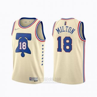 Camiseta Philadelphia 76ers Shake Milton #18 Earned 2020-21 Crema