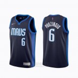 Camiseta Dallas Mavericks Kristaps Porzingis #6 Earned 2020-21 Azul