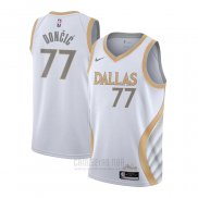 Camiseta Dallas Mavericks Luka Doncic #77 Ciudad 2020-21 Blanco