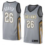 Camiseta Cleveland Cavaliers Kyle Korver #26 Ciudad 2018 Gris