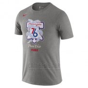 Camiseta Manga Corta Philadelphia 76ers Gris Playoffs Mantra Legend